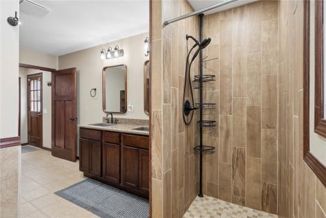 1101 Clifton Street NE Cedar Rapids IA 52402