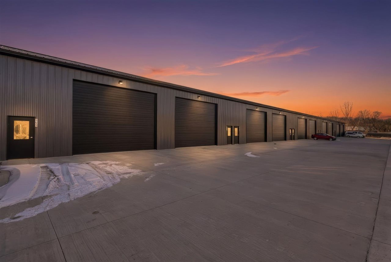 5315 Oakcrest Hill Road Hills IA 52235