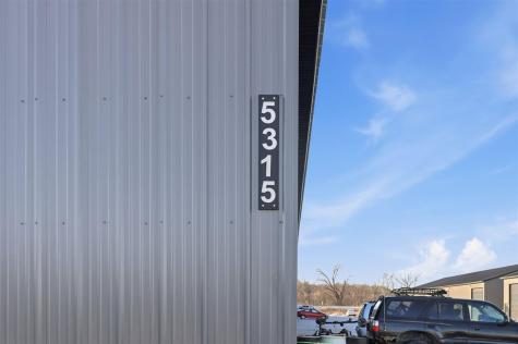 5315 Oakcrest Hill Road Hills IA 52235