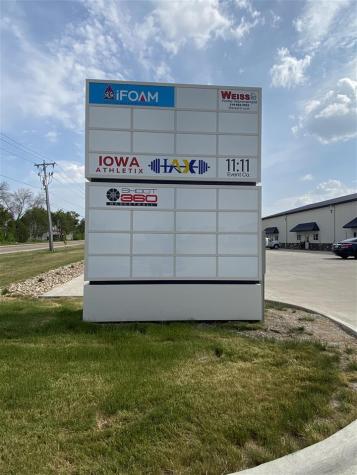 1770 Robins Road Hiawatha IA 52233