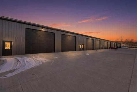 5315 Oakcrest Hill Road Hills IA 52235