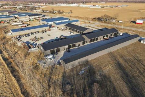 5315 Oakcrest Hill Road Hills IA 52235