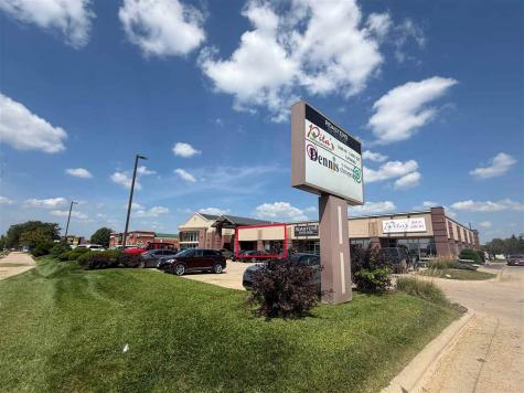 1061 N Center Pt Road Hiawatha IA 52233