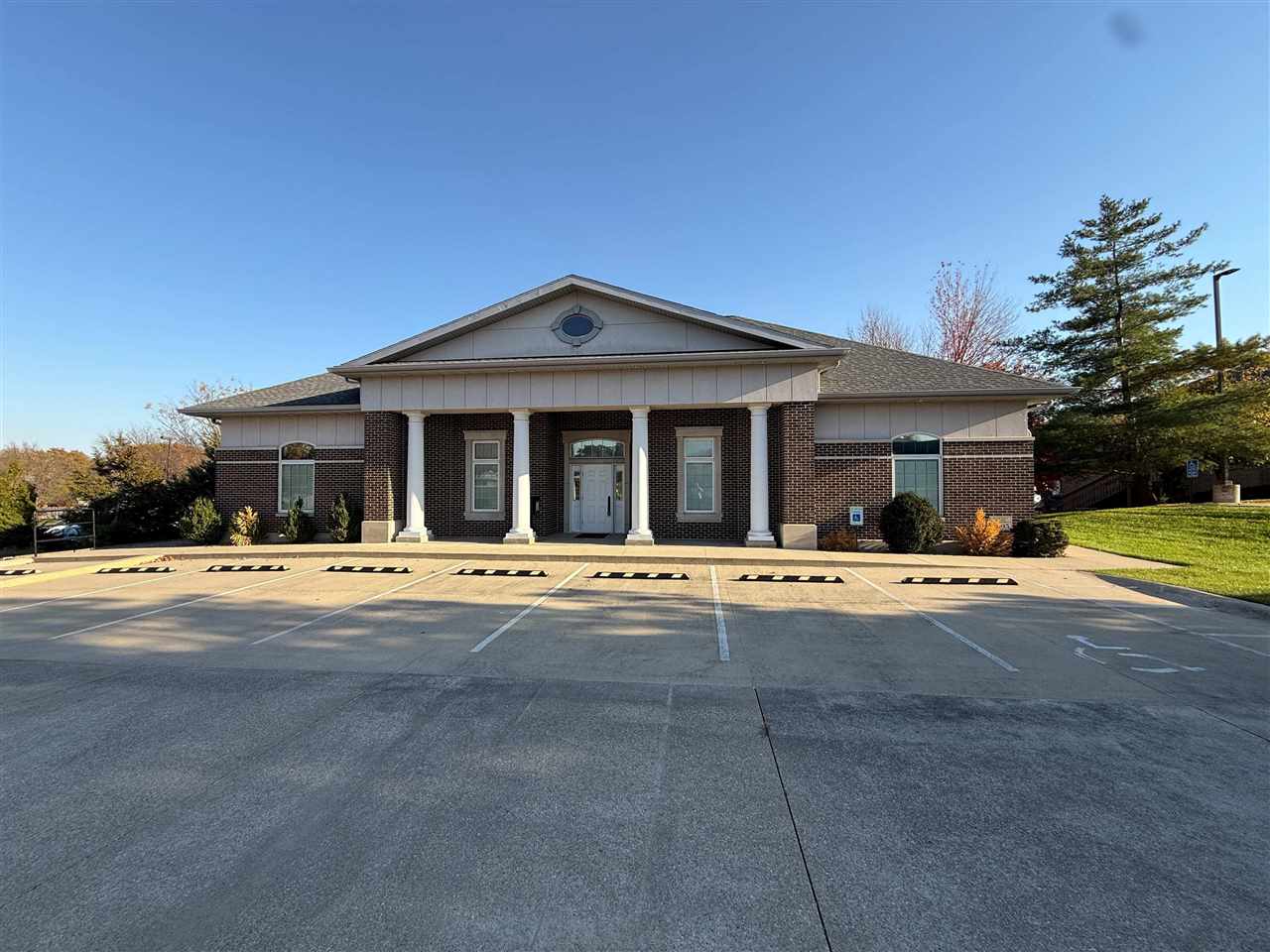 4125 Glass Road NE Cedar Rapids IA 52402