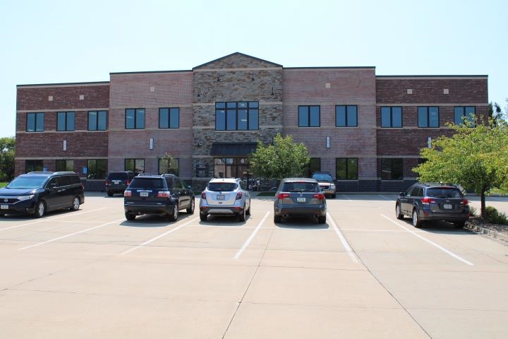 1661 Boyson Square Drive Hiawatha IA 52233