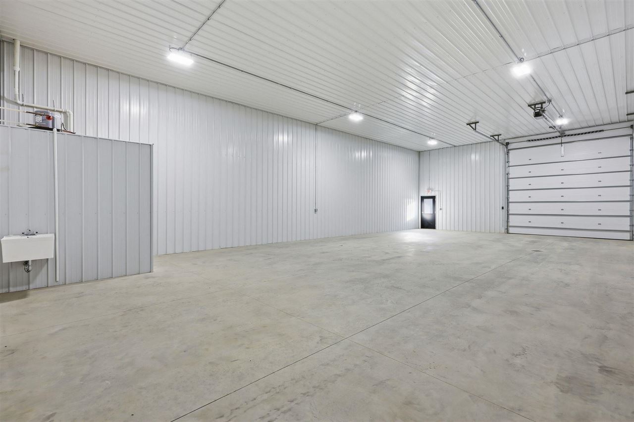5315 Oakcrest Hill Road Hills IA 52235