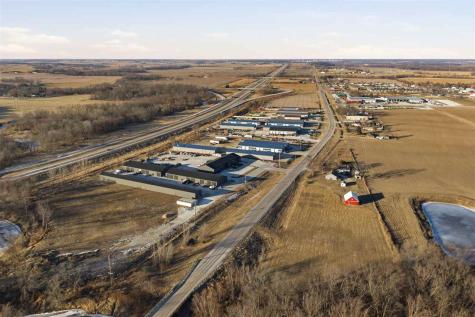 5315 Oakcrest Hill Road Hills IA 52235