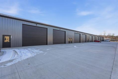 5315 Oakcrest Hill Road Hills IA 52235