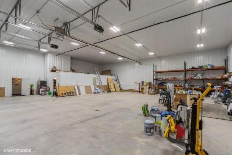 5265 Oak Crest Hill Road SE Hills IA 52235