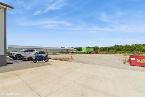 5265 Oak Crest Hill Road SE Hills IA 52235