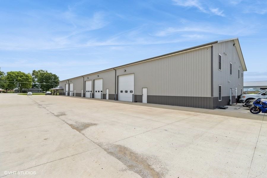 5265 Oak Crest Hill Road SE Hills IA 52235