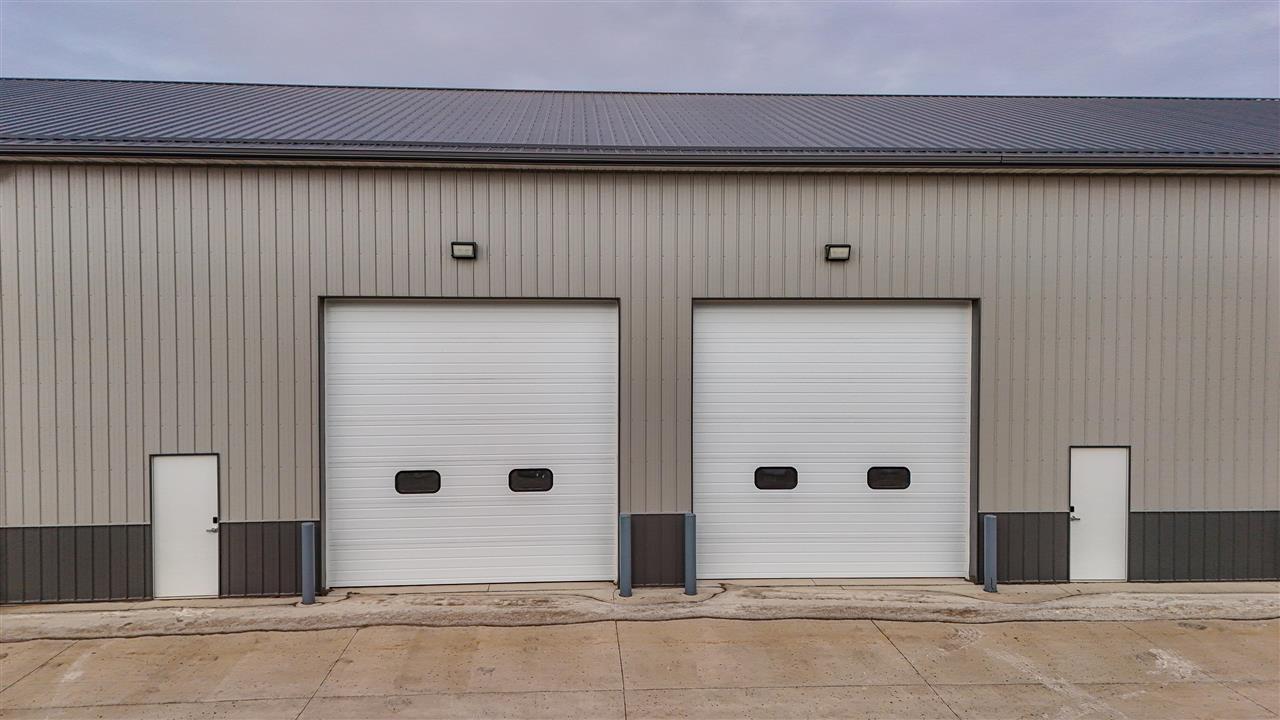 5259 Oak Crest Hill Road SE Hills IA 52235