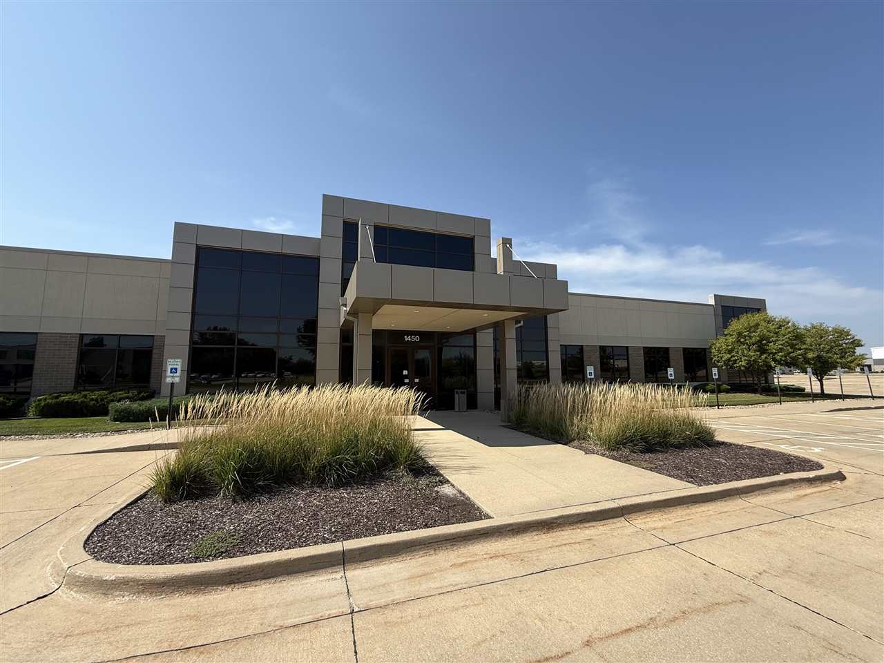 1450 N Center Point Road Hiawatha IA 52233