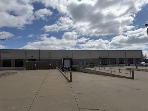 1450 N Center Point Road Hiawatha IA 52233
