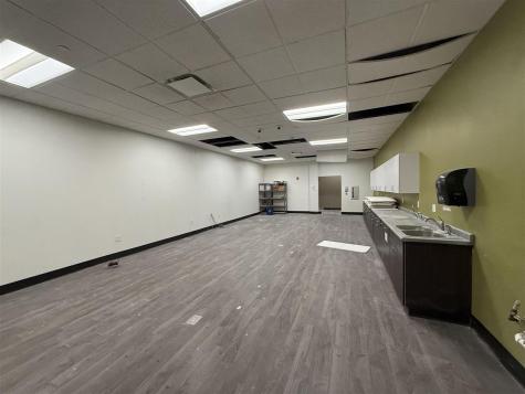 1450 N Center Point Road Hiawatha IA 52233