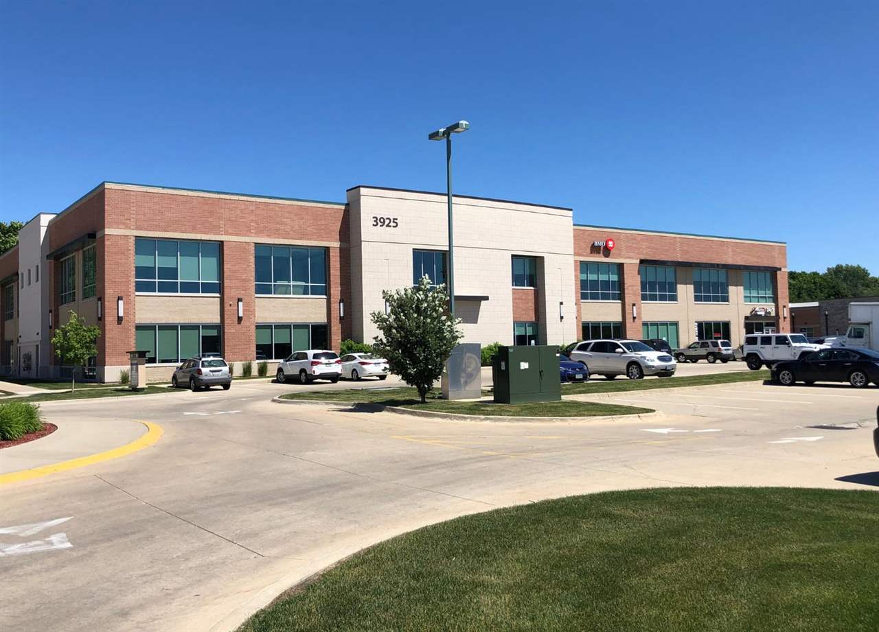 3925 Fountains Boulevard NE Cedar Rapids IA 52411