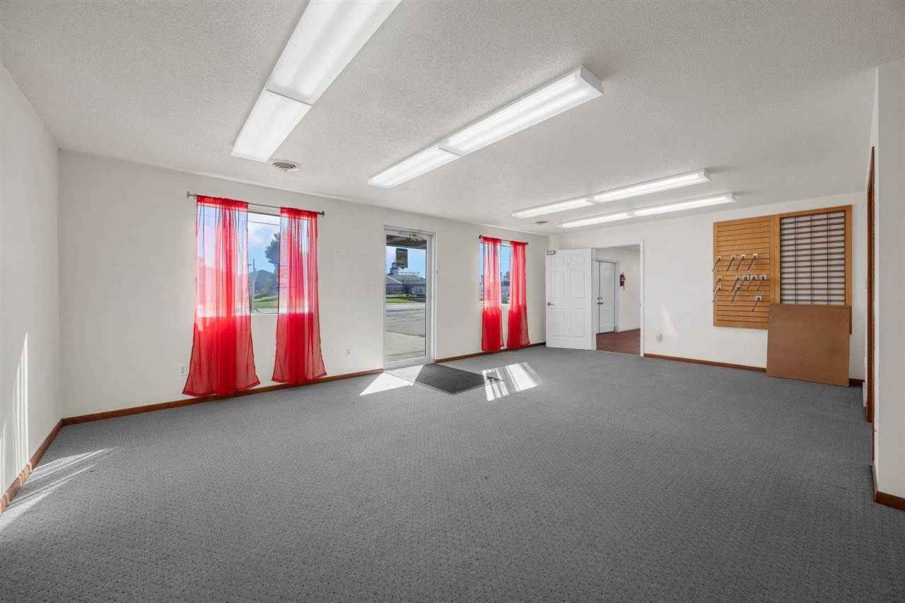 1054 W Madison Street Washington IA 52353