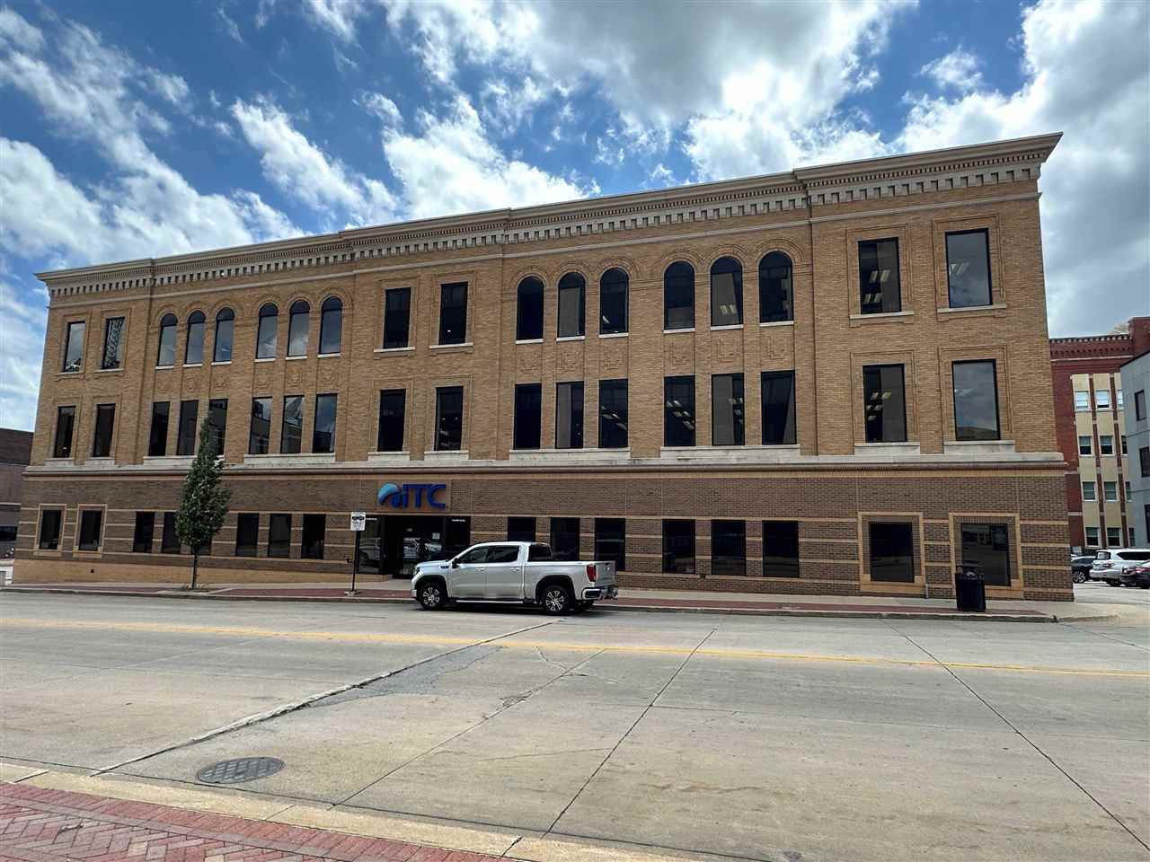 123 5th Street SE Cedar Rapids IA 52401