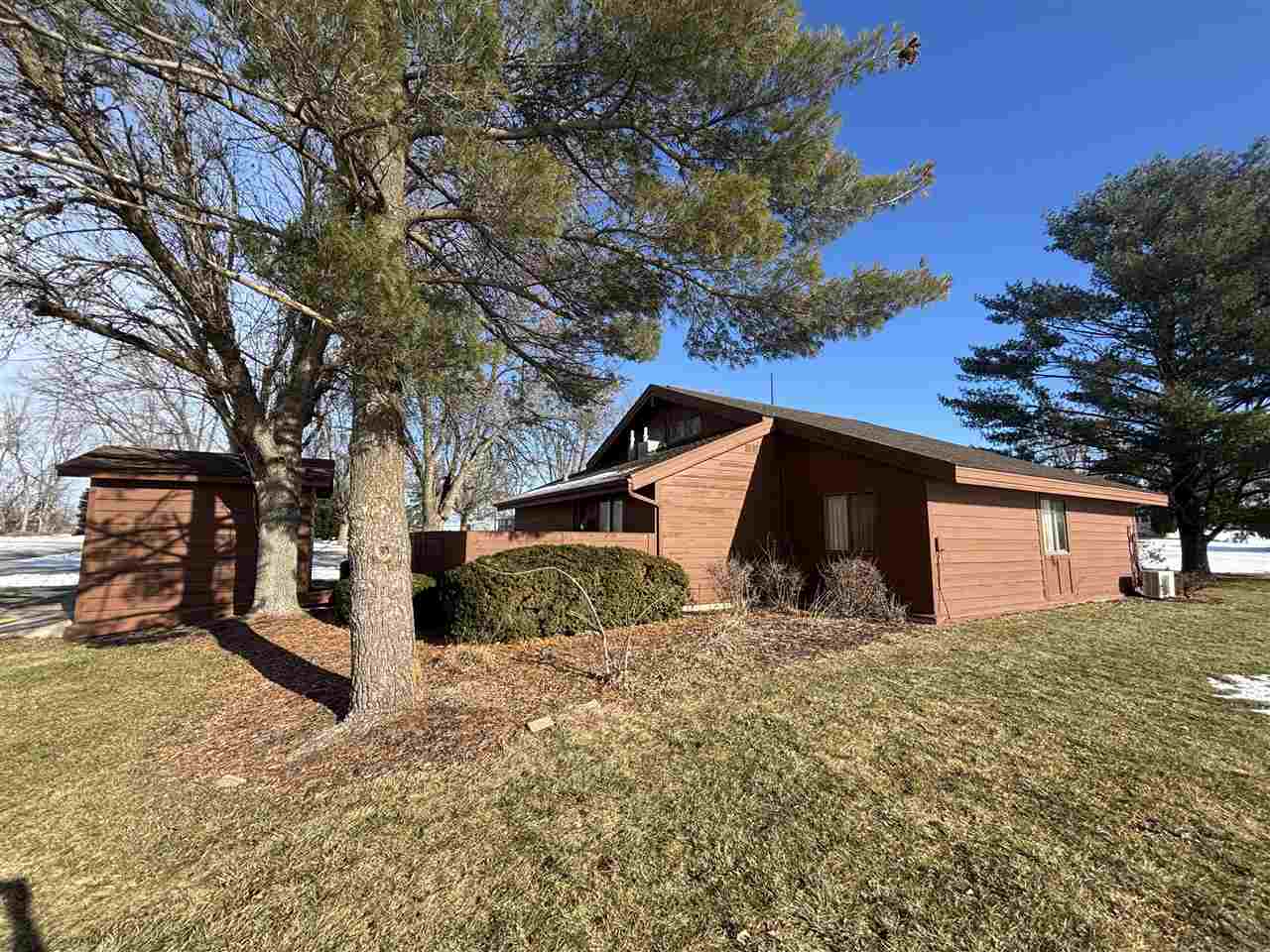 1514 1st Avenue Belle Plaine IA 52208