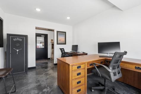 214 Airport Road Washington IA 52353