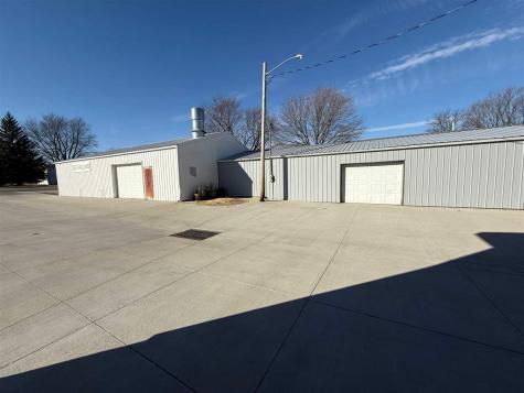 209 Franklin Street Center Point IA 52213