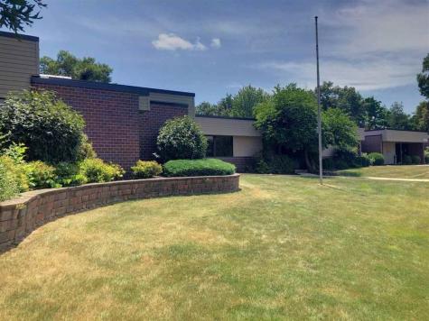 4211 Glass Road NE Cedar Rapids IA 52402