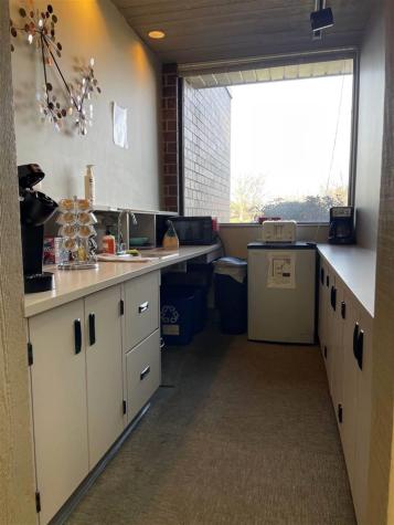 4211 Glass Road NE Cedar Rapids IA 52402