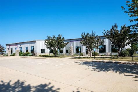 929 Martha's Way Hiawatha IA 52233