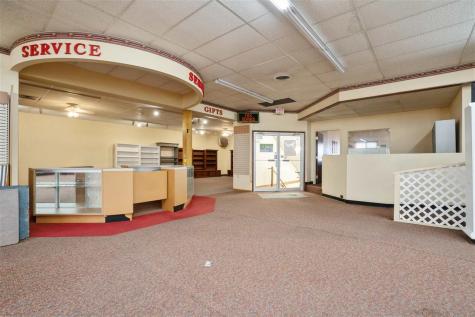 107 S Franklin Street Manchester IA 52057
