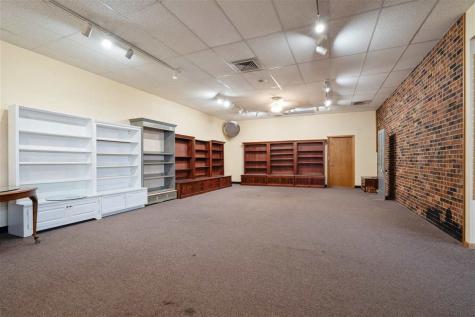 107 S Franklin Street Manchester IA 52057