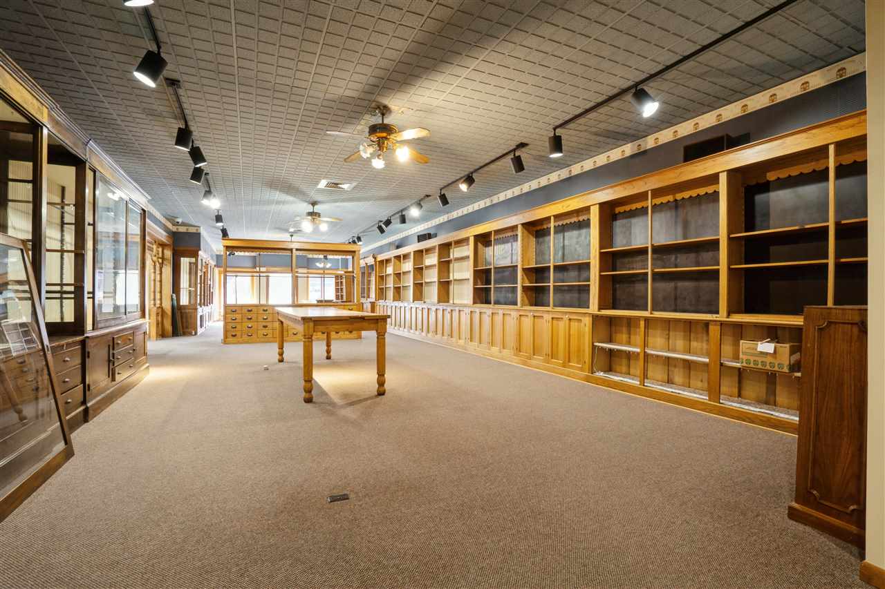 107 S Franklin Street Manchester IA 52057