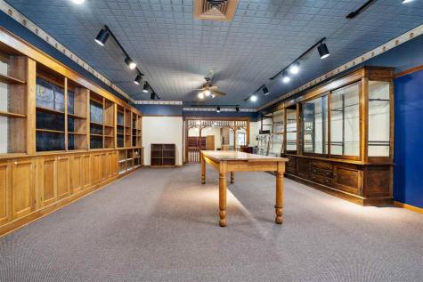 107 S Franklin Street Manchester IA 52057