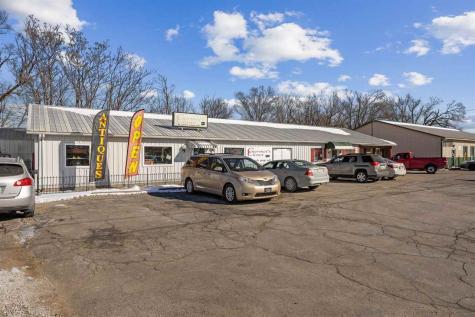 1054 W Madison Street Washington IA 52353