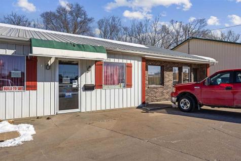 1054 W Madison Street Washington IA 52353