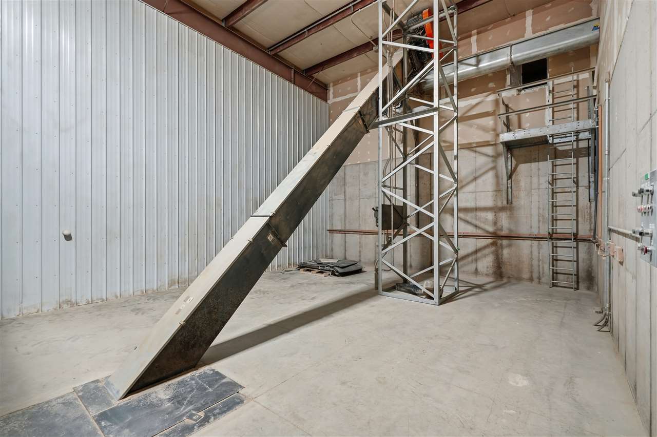 1004 Grant Street Manchester IA 52057