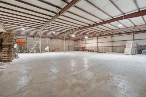 1004 Grant Street Manchester IA 52057