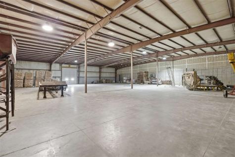 1004 Grant Street Manchester IA 52057
