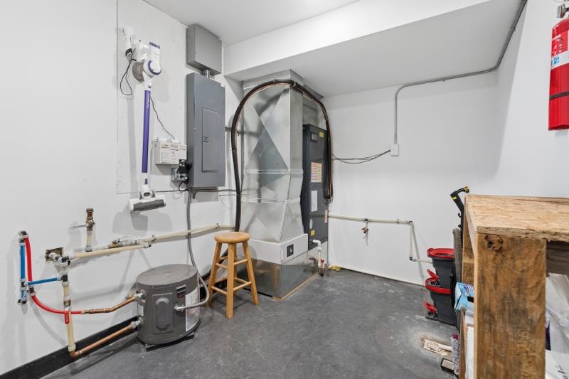 214 Airport Road Washington IA 52353