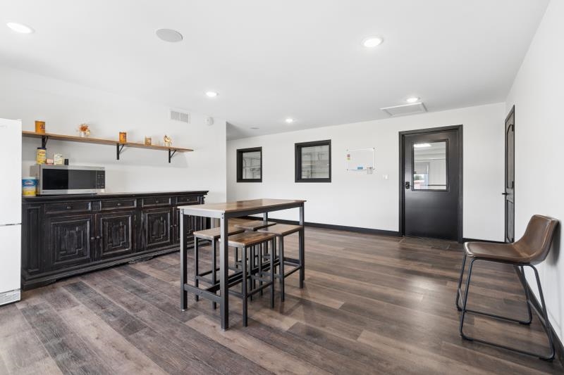 214 Airport Road Washington IA 52353