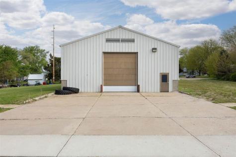 401 W 9th Street Tipton IA 52772