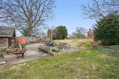 4506 220th Trail Amana IA 52203