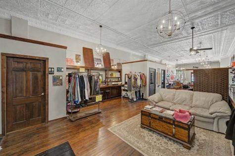 806 12th Street Belle Plaine IA 52208