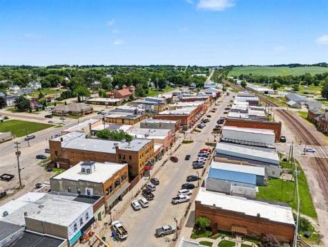 806 12th Street Belle Plaine IA 52208