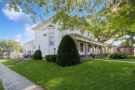306 W State Street Williamsburg IA 52361