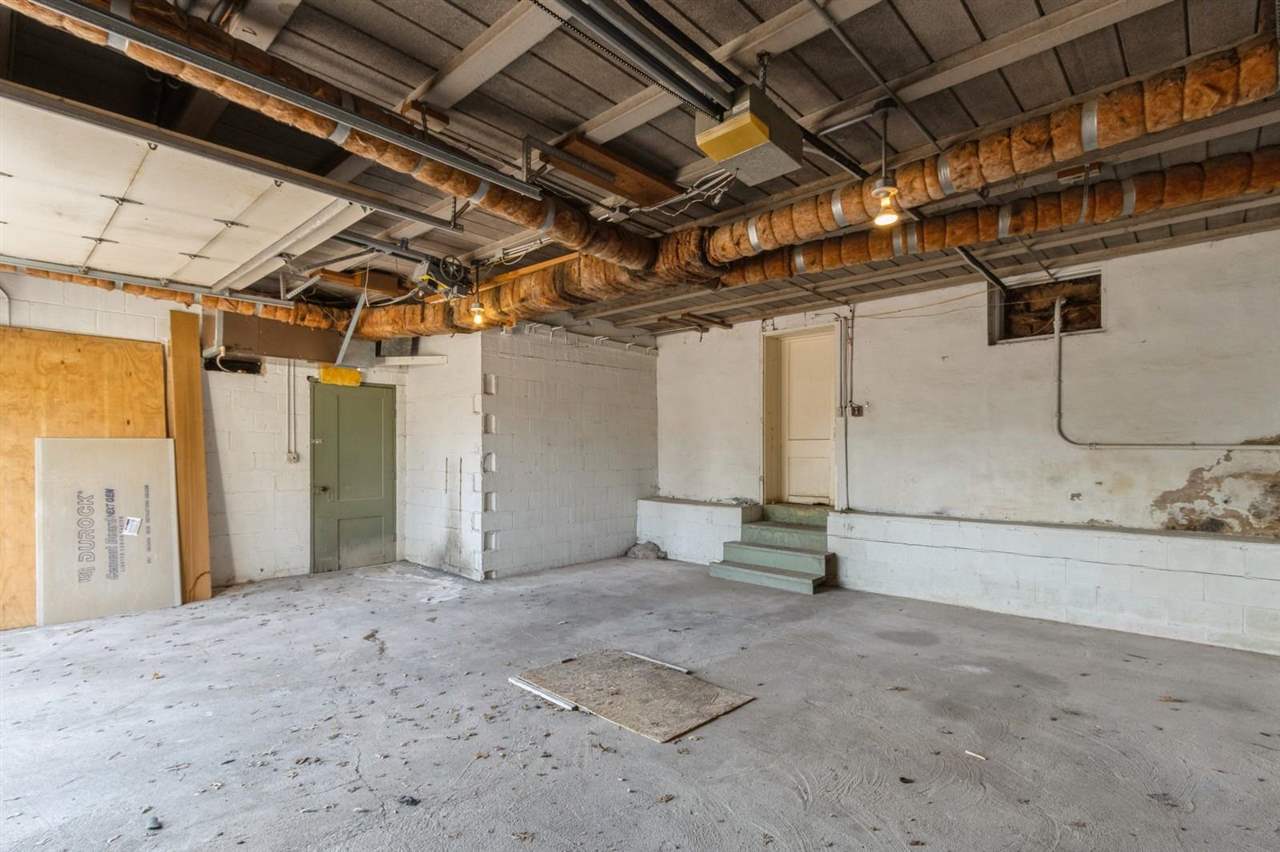 306 W State Street Williamsburg IA 52361