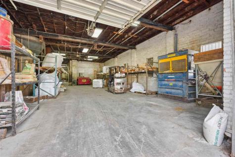 310-330 S Dubuque Street Solon IA 52333
