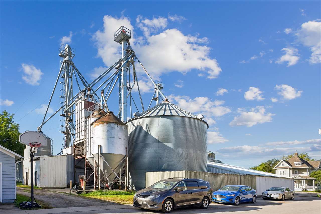 310-330 S Dubuque Street Solon IA 52333