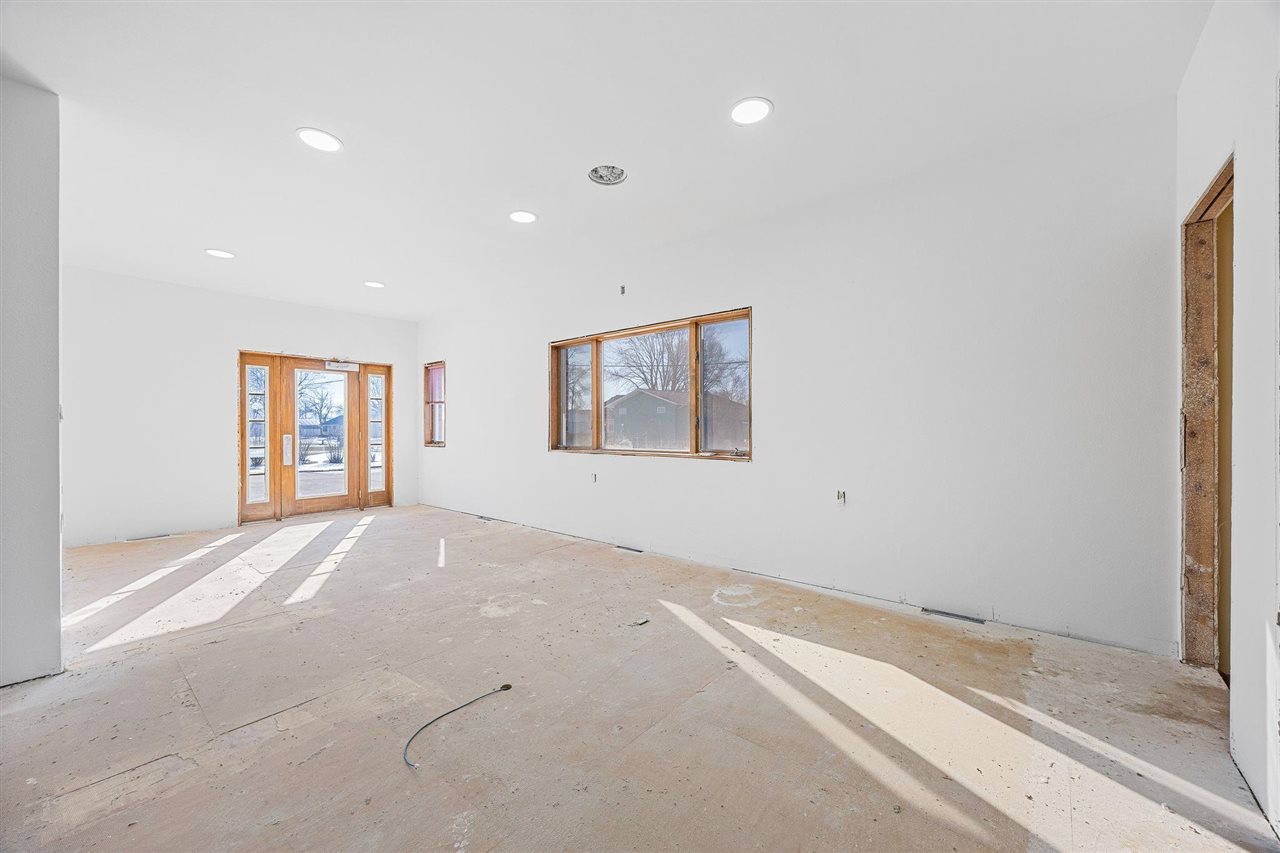 101 E 10th Street Monticello IA 52310-1034