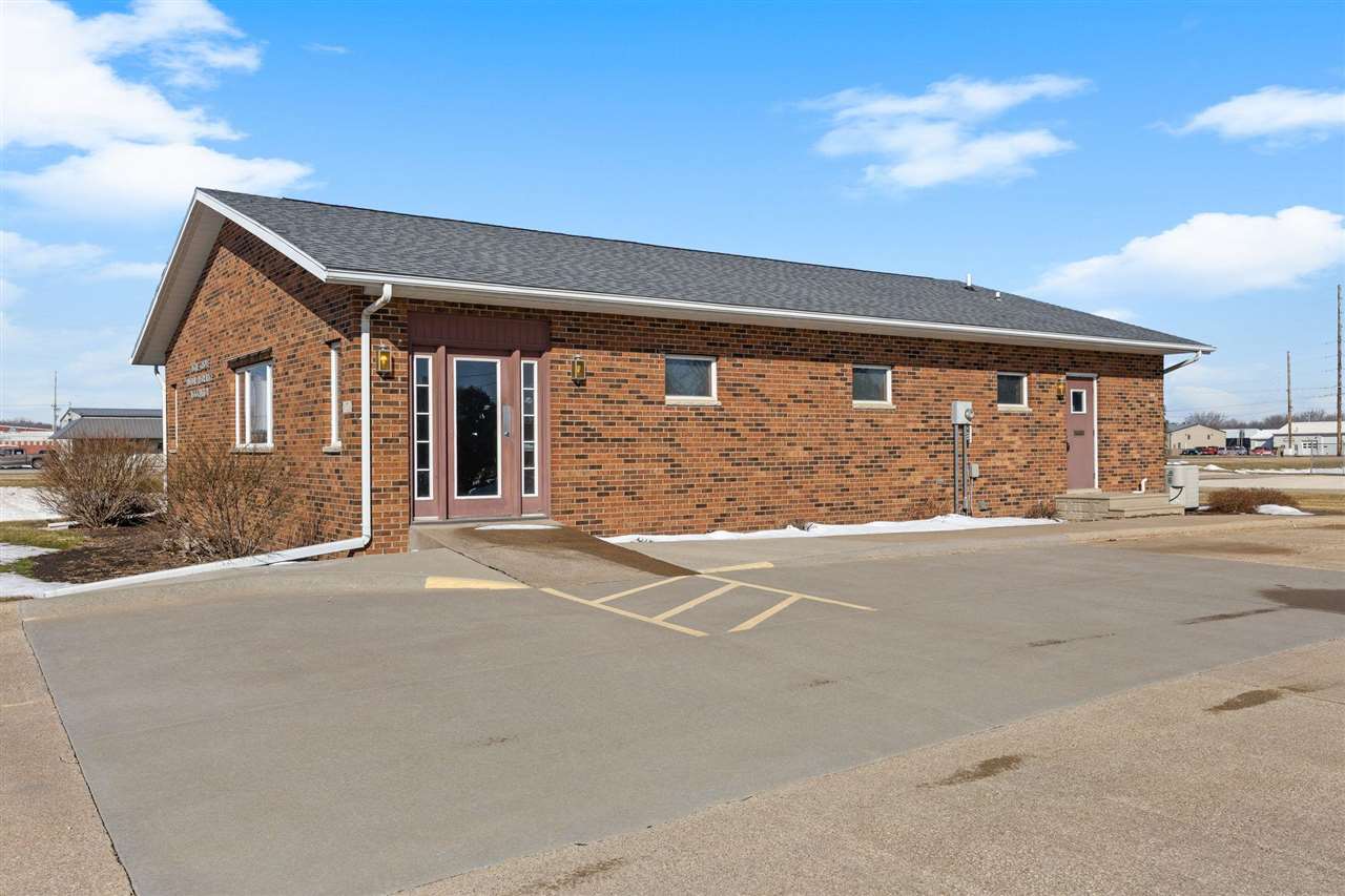 101 E 10th Street Monticello IA 52310-1034
