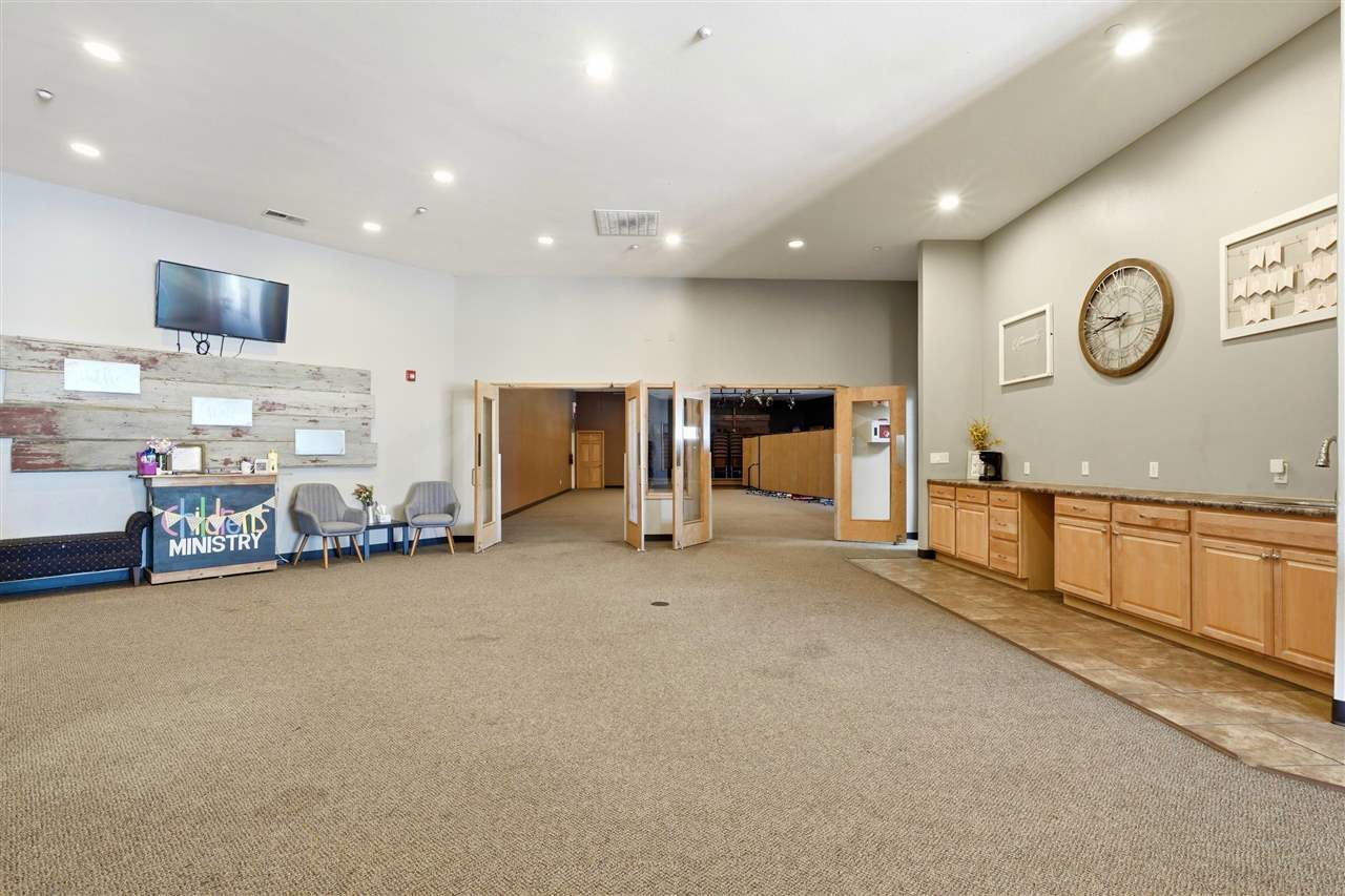 70 Kansas Avenue North Liberty IA 52317